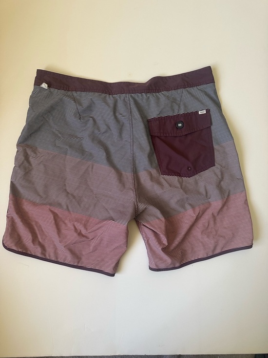Vuori Cruise Men’s Striped Lightweight Boardshorts ~36 - Picture 2 of 5